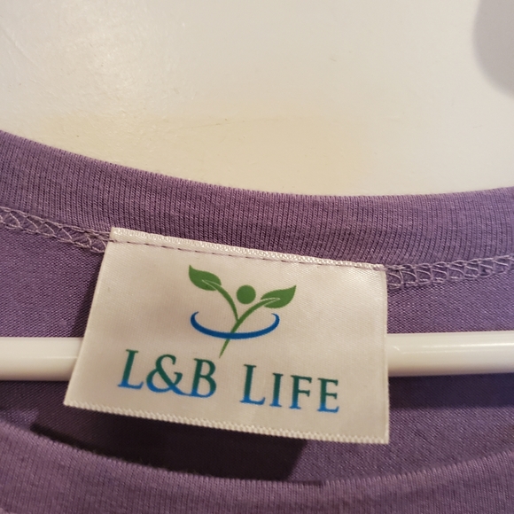 Beautiful Top - Picture 3 of 3